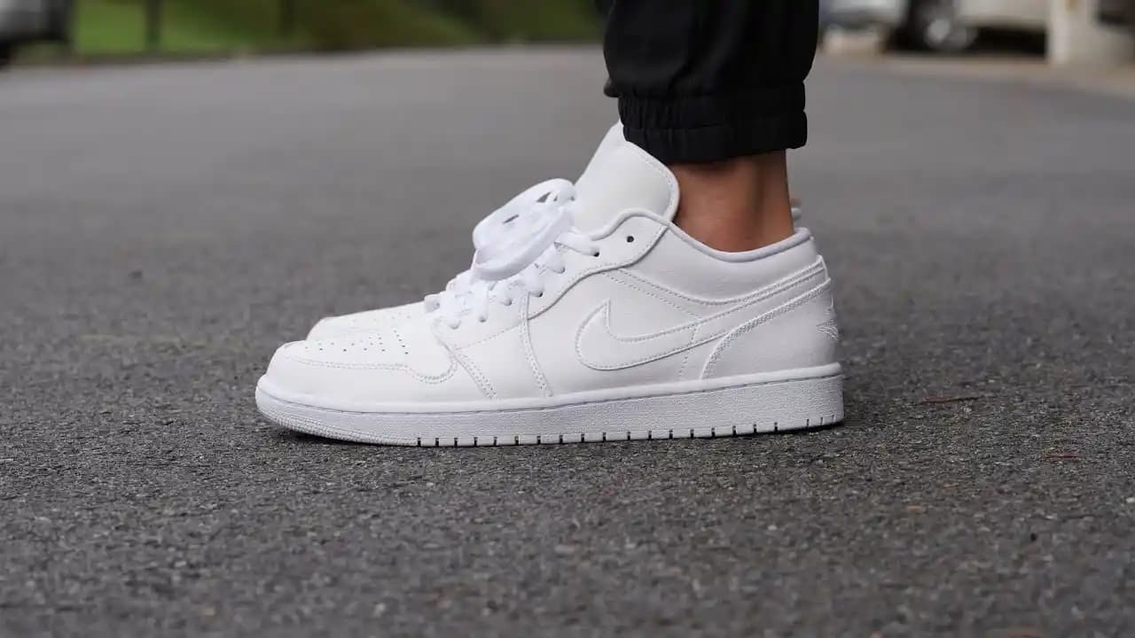 Air Jordan 1 Low Beyaz: Klasik ve Modern Tasarımın En İyi Temsilcisi