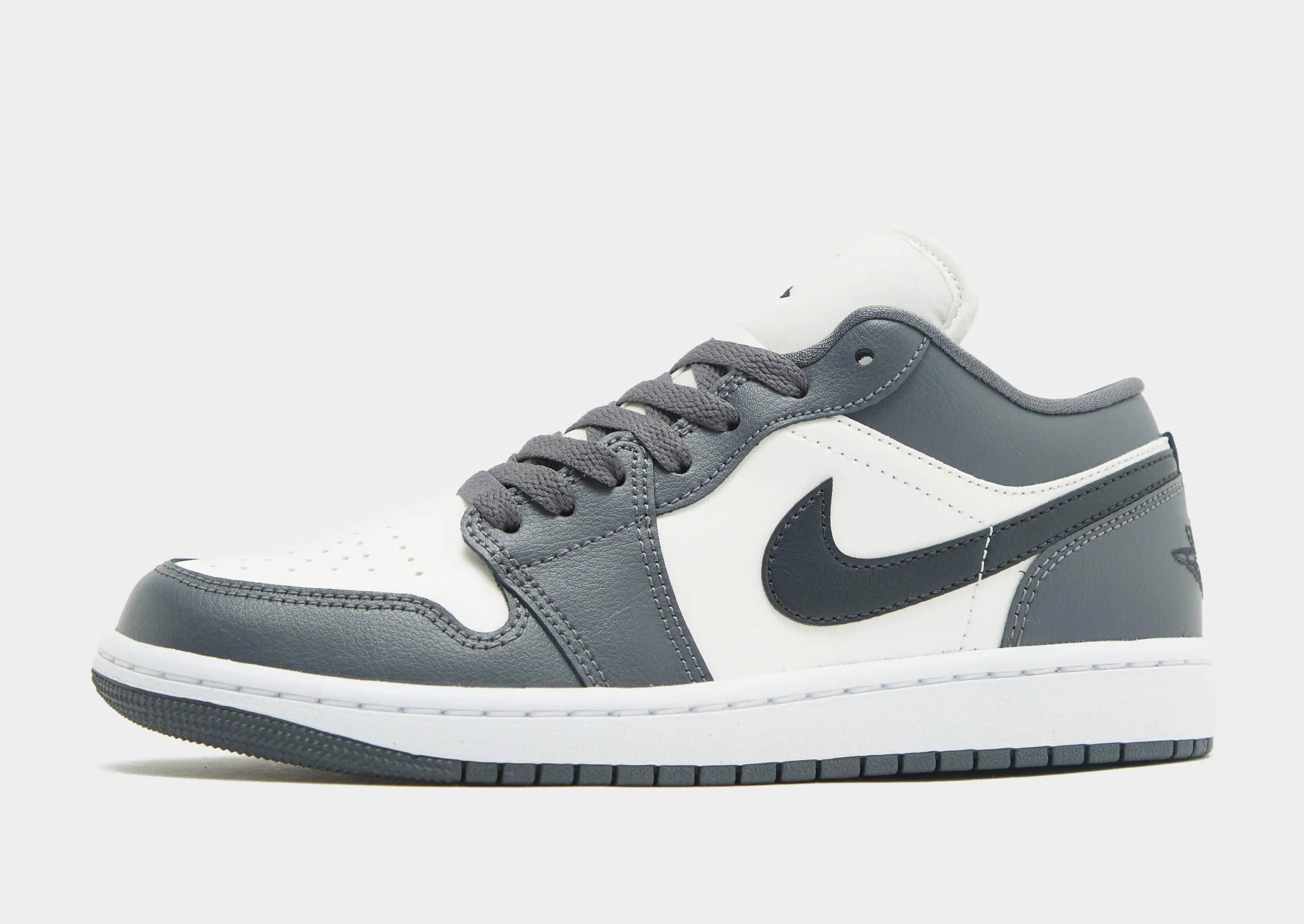Air Jordan 1 Low Gri Spor Ayakkabı: Modern Tasarım ve Çok Yönlü Kullanım İmkanı