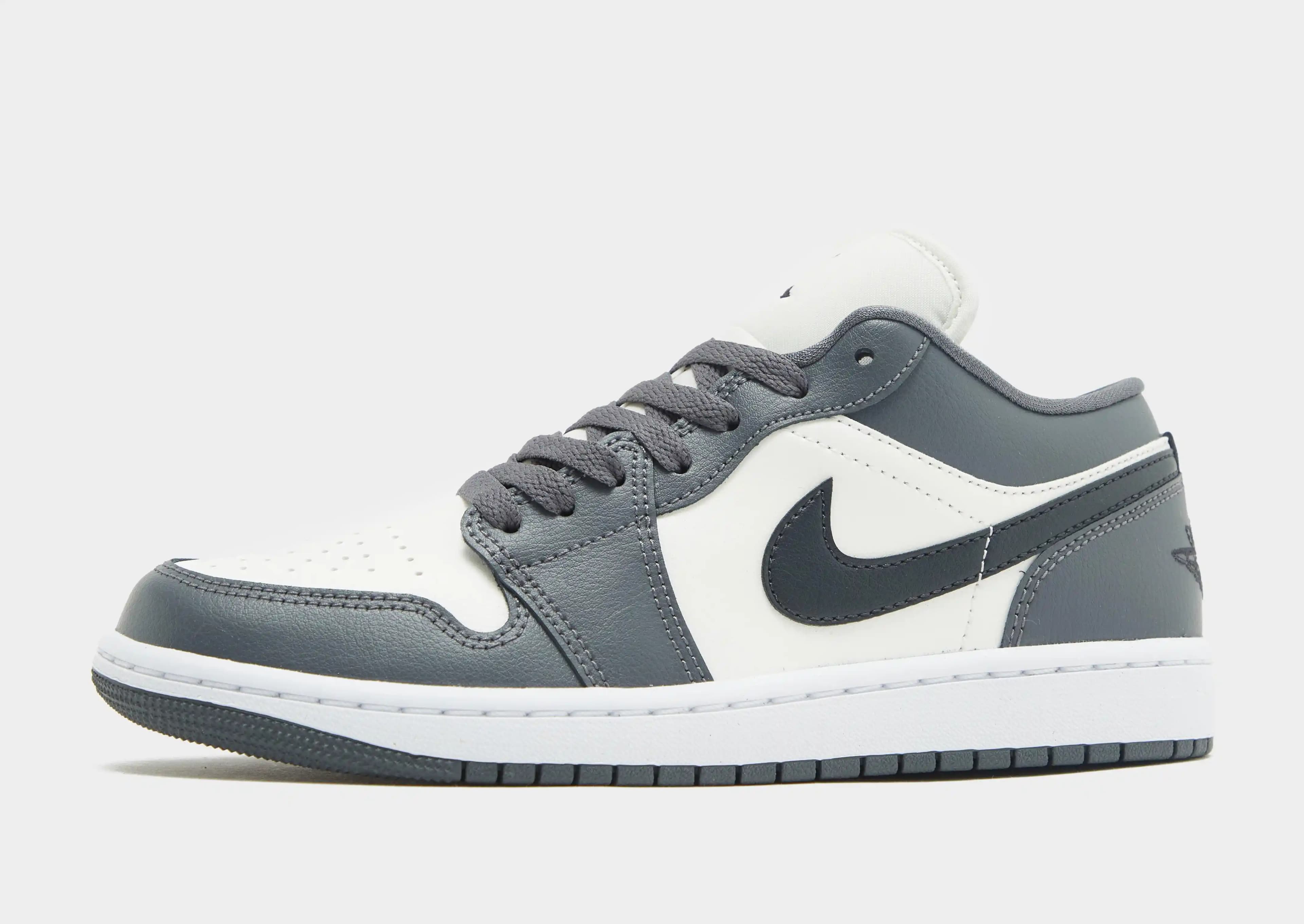 Air Jordan 1 Low Gri Spor Ayakkabı: Modern Tasarım ve Çok Yönlü Kullanım İmkanı