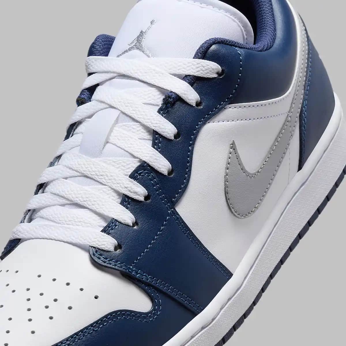 Air Jordan 1 Low: Günlük Kullanım ve Stil İçin Popüler Spor Ayakkabı Modeli