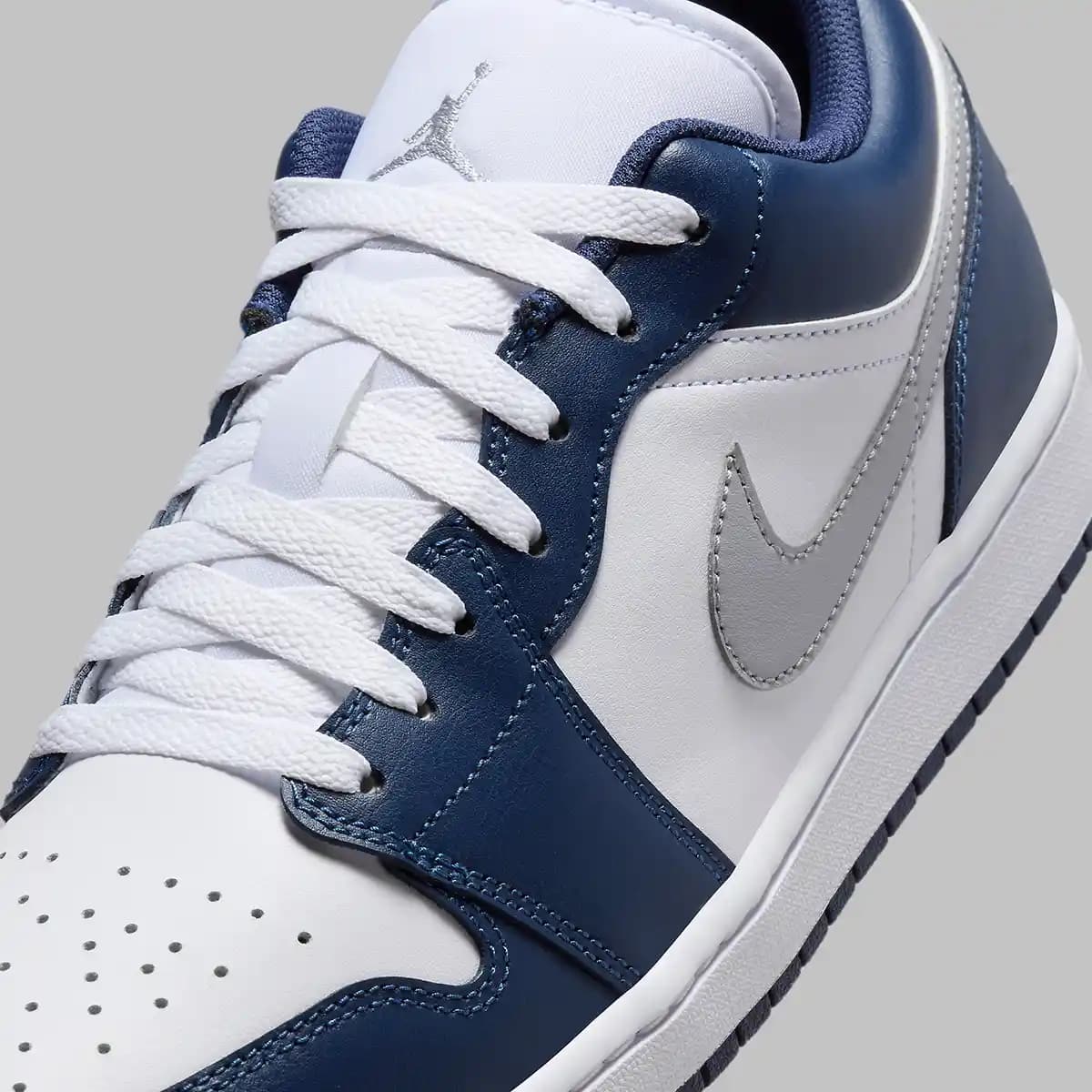 Air Jordan 1 Low: Günlük Kullanım ve Stil İçin Popüler Spor Ayakkabı Modeli