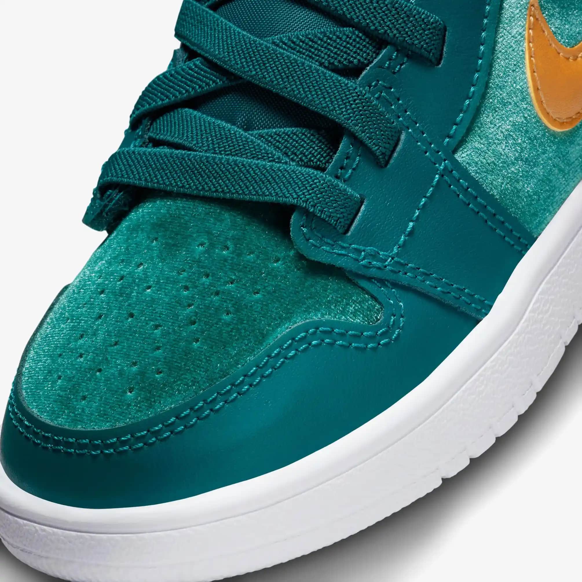 Air Jordan 1 Low Yeşil: Modern Tasarım ve Spor Şıklığının İkonik Birleşimi