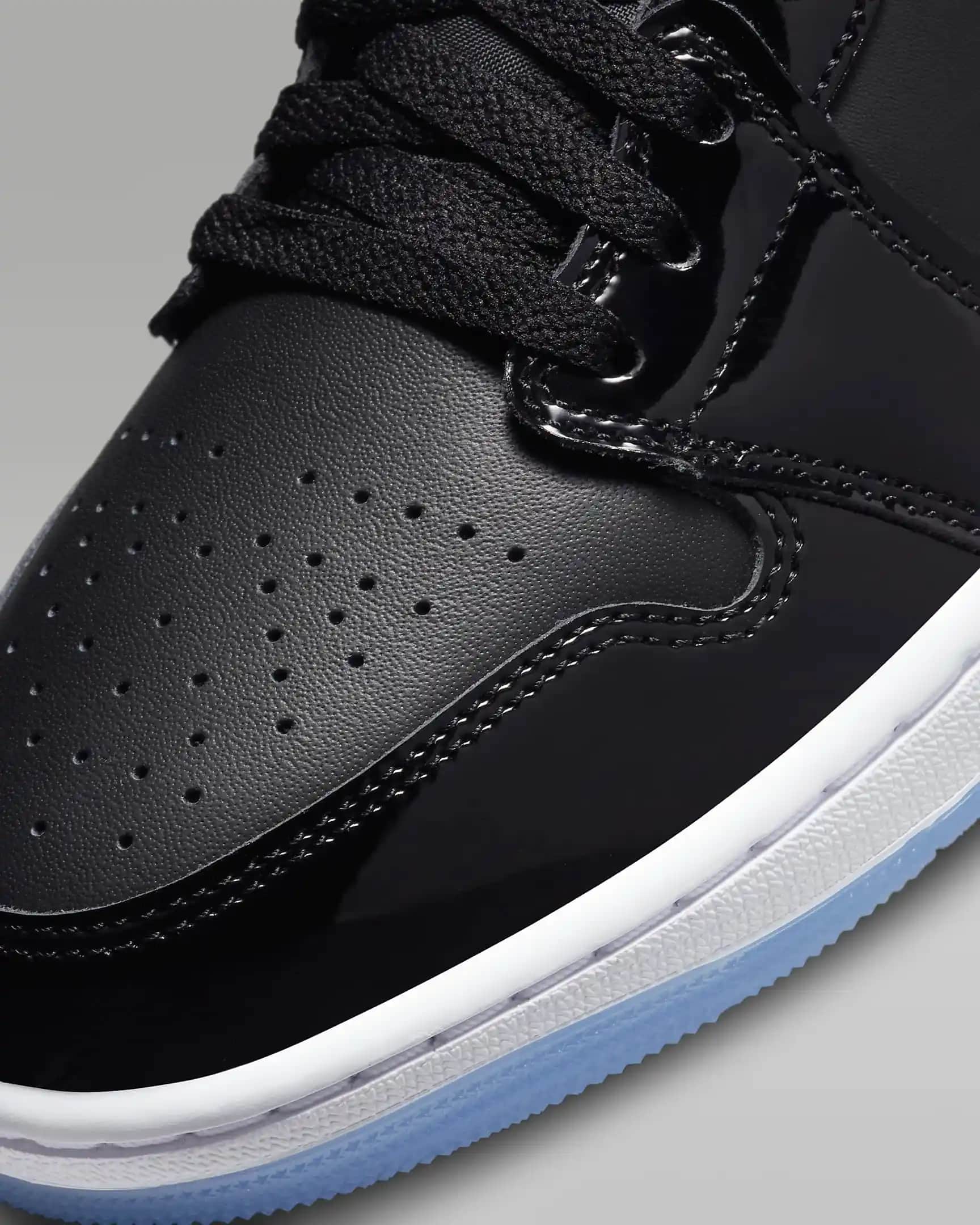 Air Jordan 1 Mid SE: Şıklık ve Konfor Sunan İkonik Spor Ayakkabı Modeli