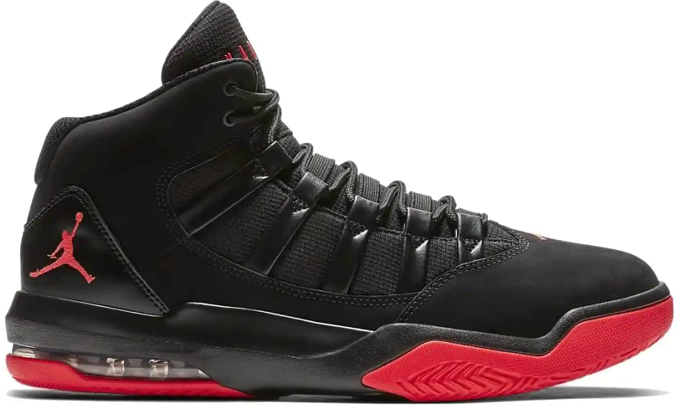 Air Jordan Max Serisi: Performans ve Şıklığın Modern Buluşması