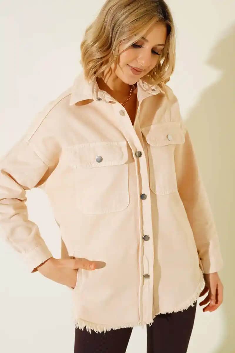 Bej Kot Ceketler Moda Trendleri ve Kombin Önerileri ile Şıklık ve Rahatlık Sunar