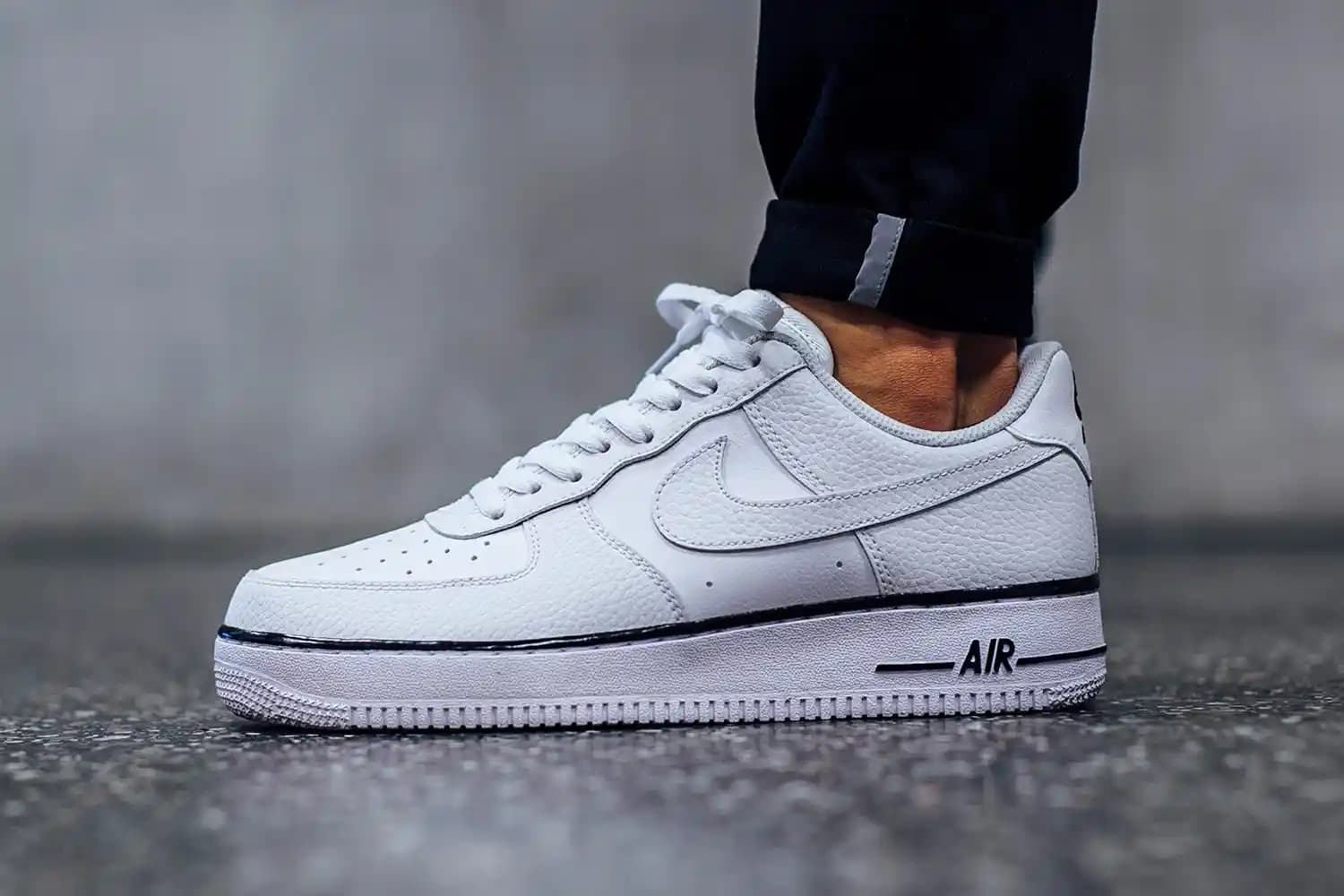 Beyaz Nike Air Force 1: Zamansız ve Popüler Spor Ayakkabı Modeli