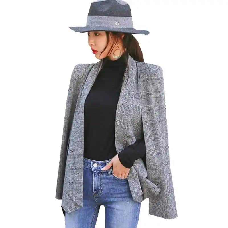 Blazer ve Pelerin Ceketlerle Şıklık ve Konforu Bir Arada Yakalayın