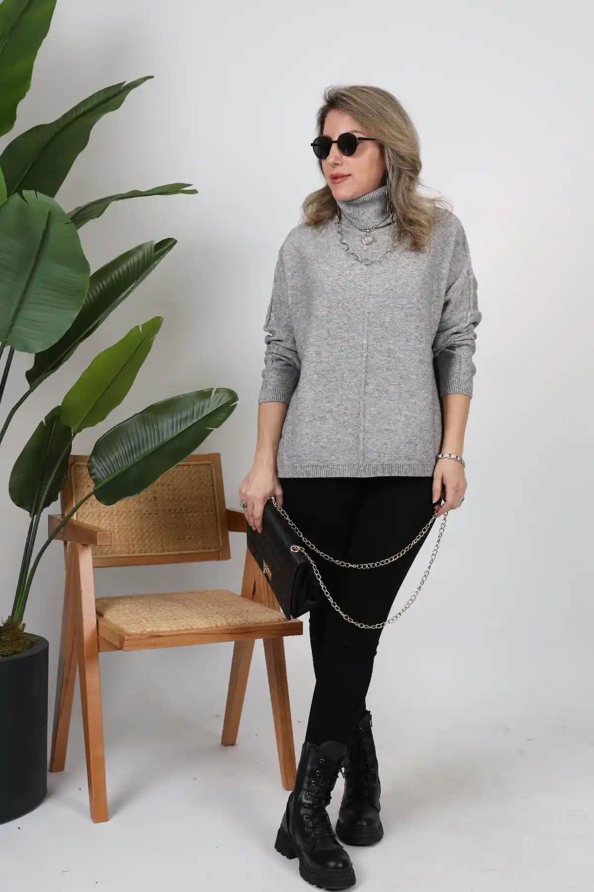 Boğazlı Kazaklar: Kışın Şıklık ve Konforun Birlikte Sunulduğu Güncel Trendler