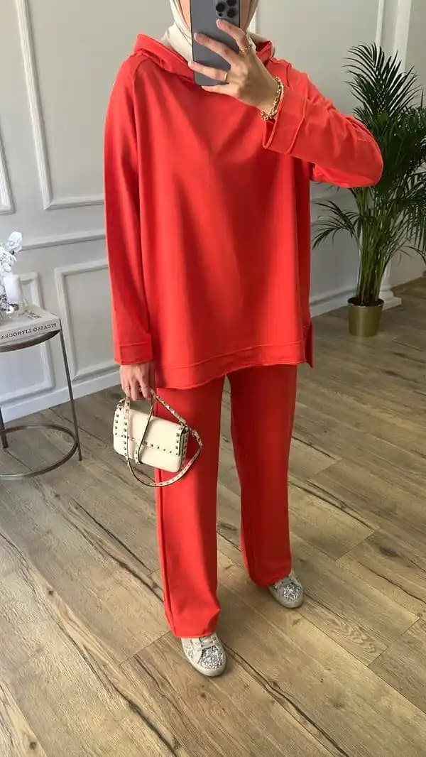 Bol Eşofman Takımları: Rahatlık ve Şıklığın Modern Spor Giyim Seçenekleri