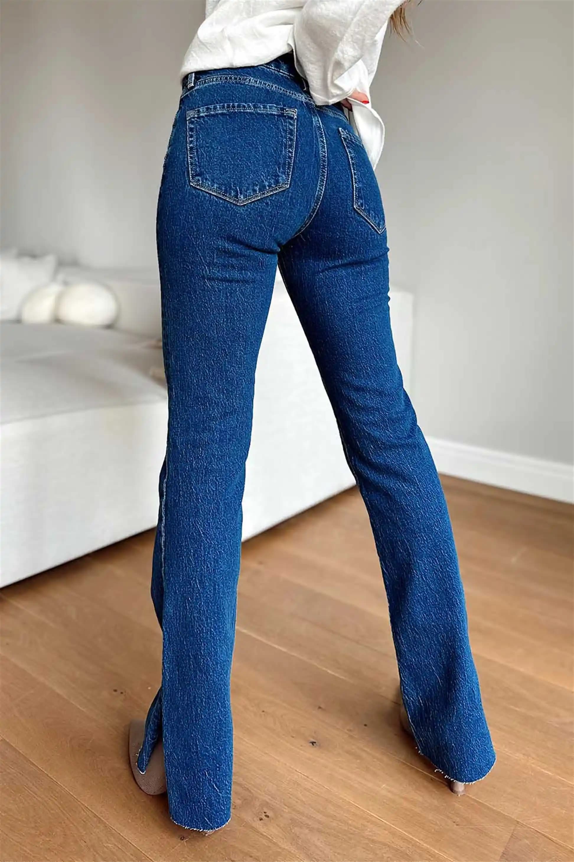 Bol Jean ve Ayakkabı Aksesuarlarıyla Modern ve Şık Kombinasyonlar Rehberi