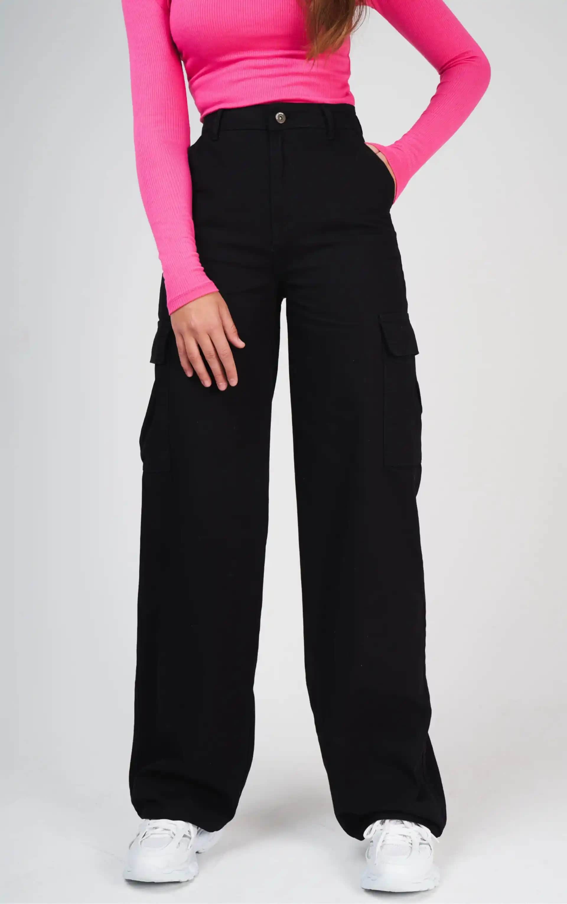 Bol Kargo Pantolon: Rahatlık ve Stil Sunan Güncel Moda Parçası