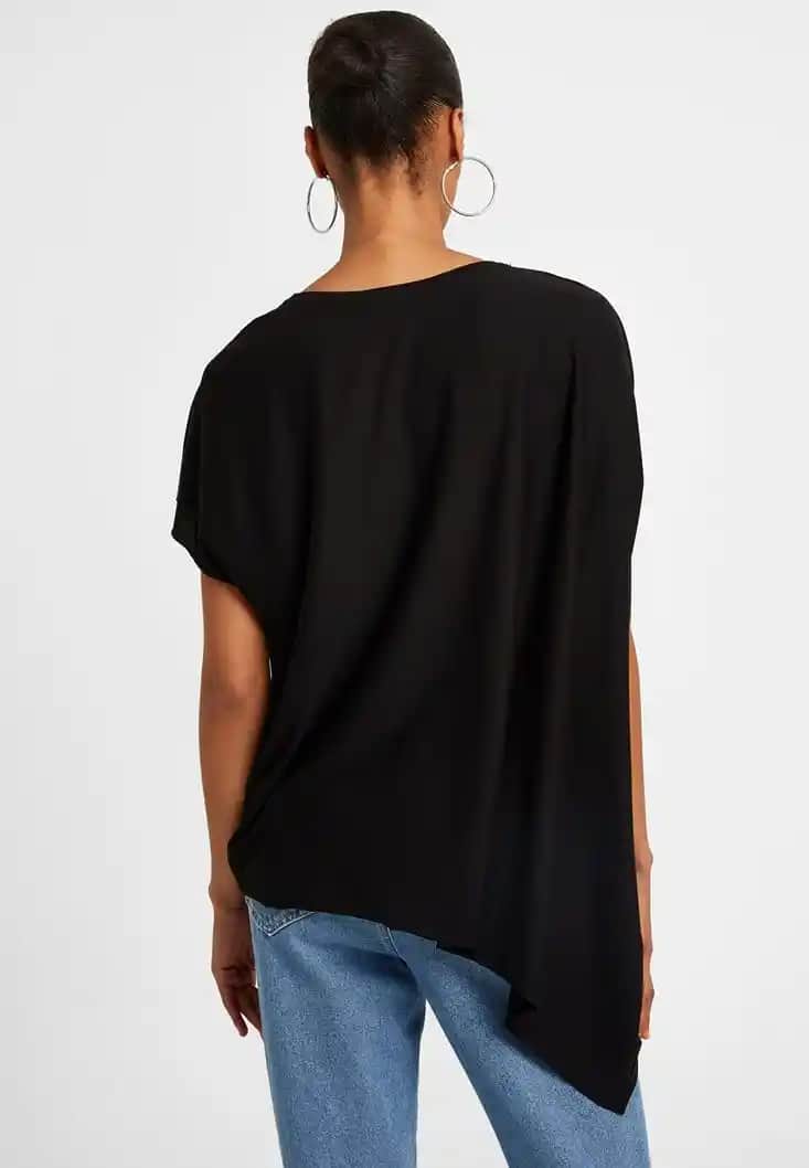 Bol Kesim Tişörtler: Rahatlık ve Şıklığın Güncel Moda Trendleri