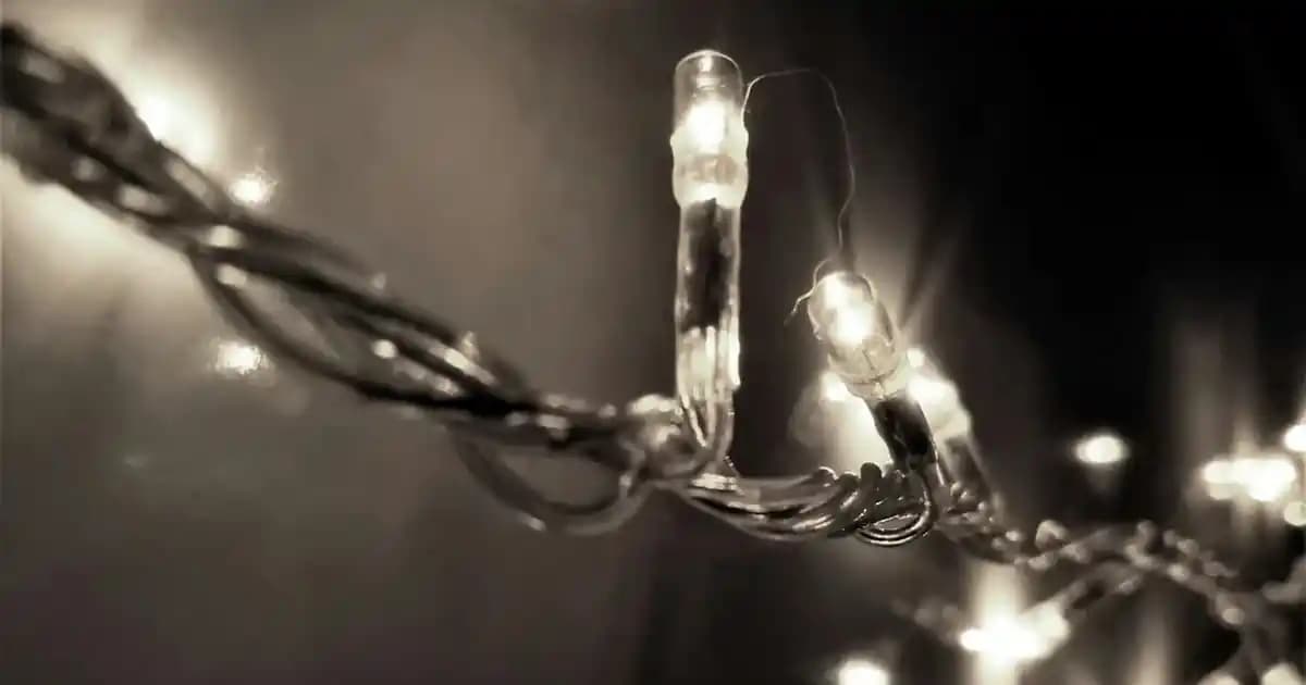 2025'te Bordo Gömlekle Şıklığın 5 Sırrı: Gardırobunuzu Yenileyin