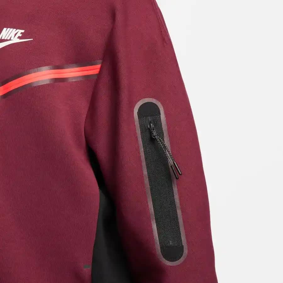 Bordo Nike Tech Ayakkabılar: Şıklık ve Konforun Modern Buluşması