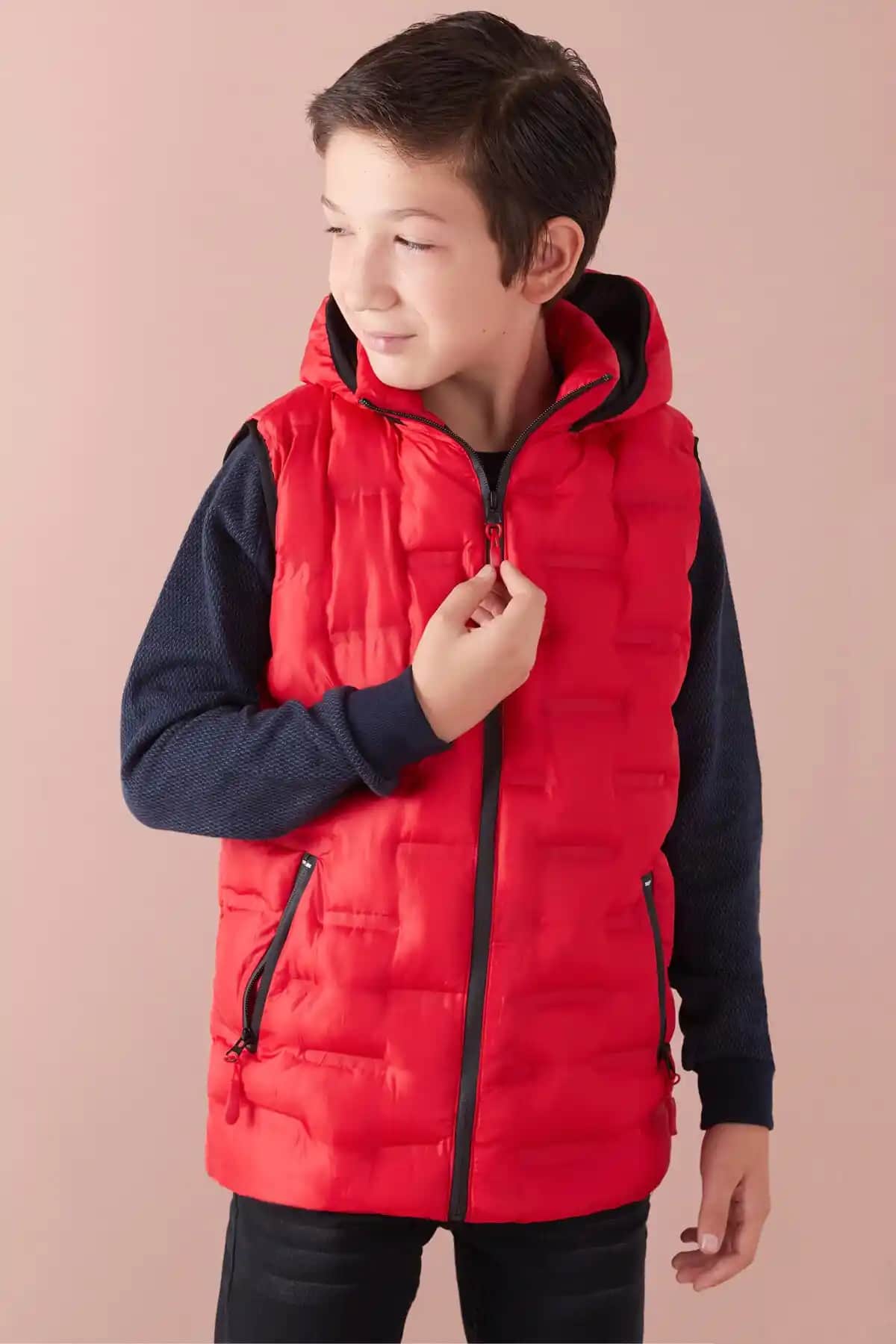 Çocuk Sisme Yelekleri: Güvenli ve Konforlu Günlük Giyim Seçenekleri