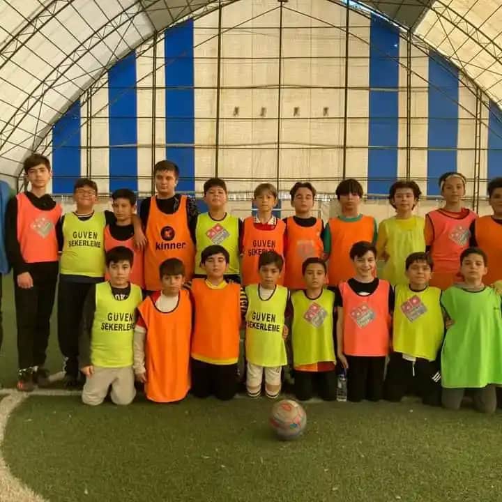 Çocuklar ve gençler için uygun küçük kramponlar: Seçim ve özellikler hakkında kapsamlı rehber