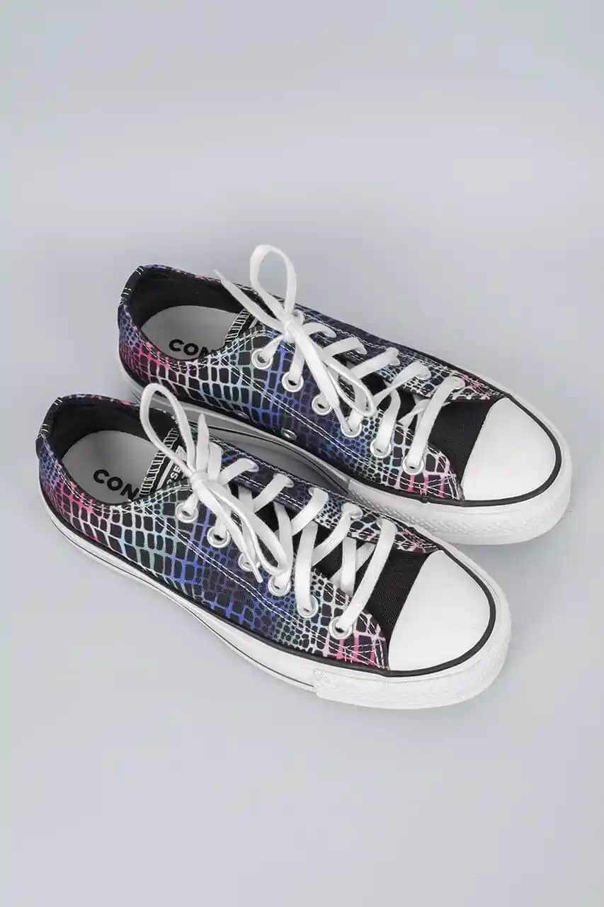 Converse Tabanlı Ayakkabılar: Dayanıklı ve Şık Tasarımlarla Günlük Konfor