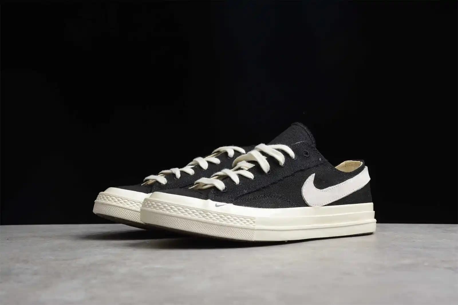 Converse ve Nike: Ayakkabı Dünyasının İki Dev Markasının Karşılaştırması