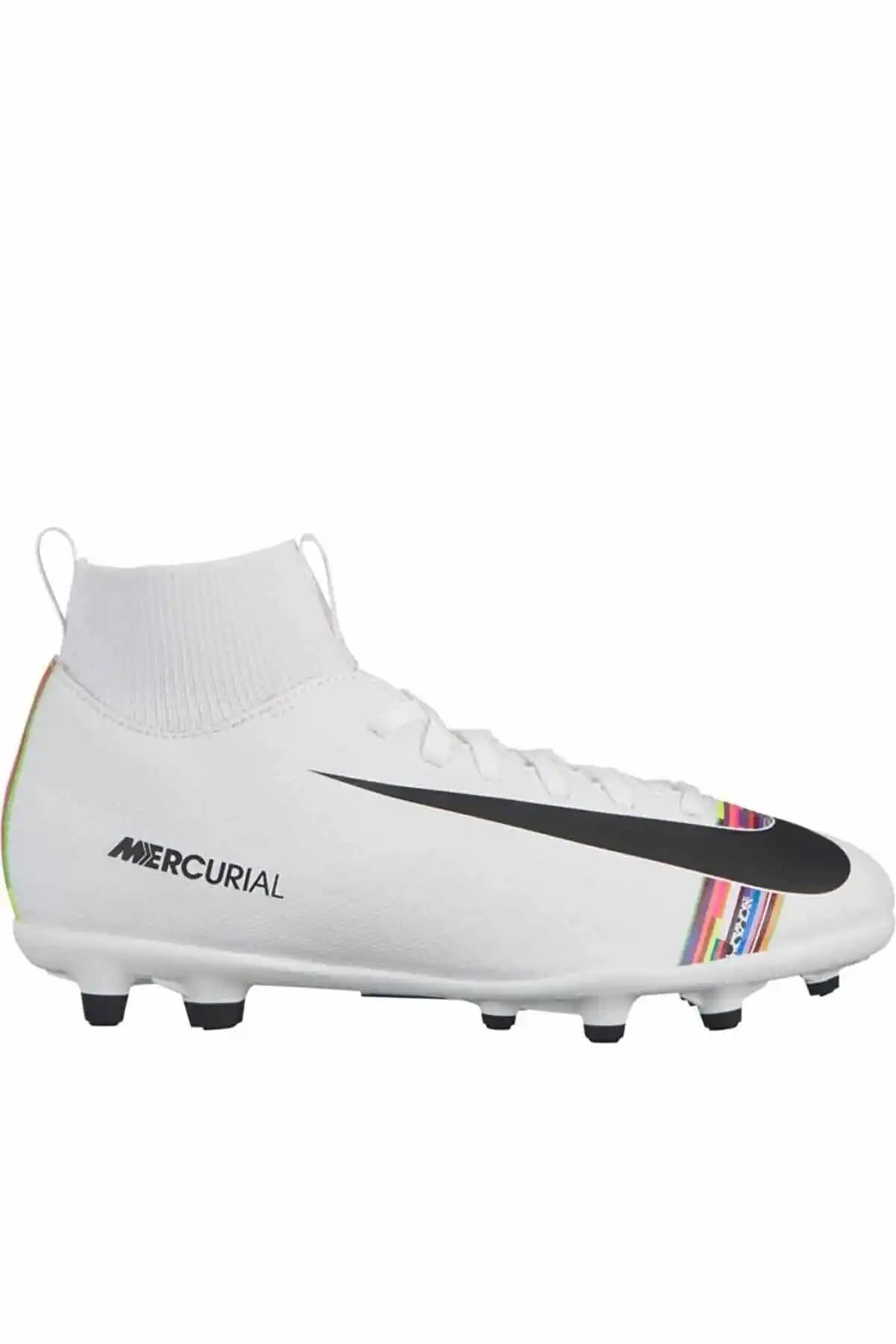 CR7 Çoraplı Kramponlar: Performansı Artıran Modern Futbol Ayakkabıları