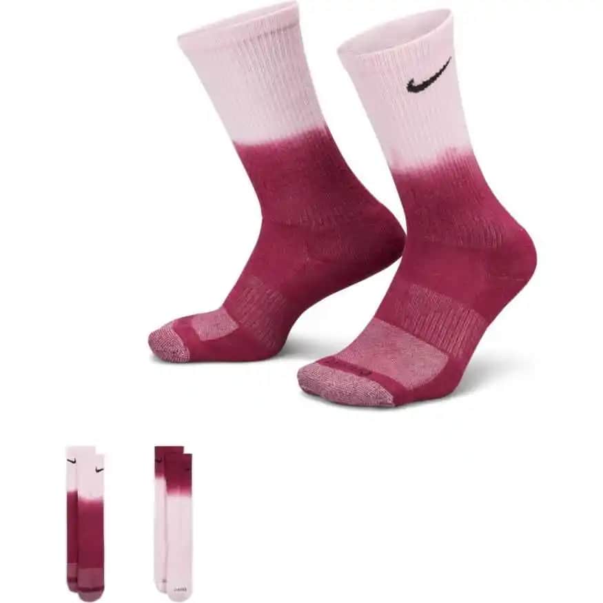 Crew Çoraplar: Günlük Şıklık ve Konfor Sunan Çok Yönlü Moda Parçası