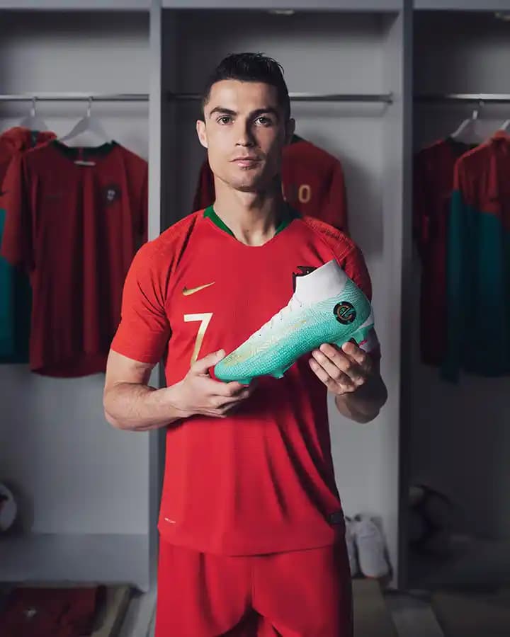 Cristiano Ronaldo'nun Krampon Tercihleri ve Teknolojik Özellikleri Analizi