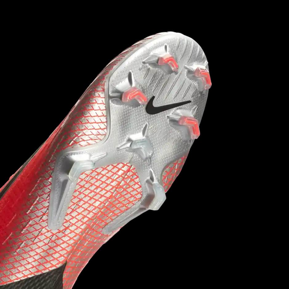 Cristiano Ronaldo ve Nike CR7 Kramponları: Performans ve Stil İçin En İyi Seçenekler