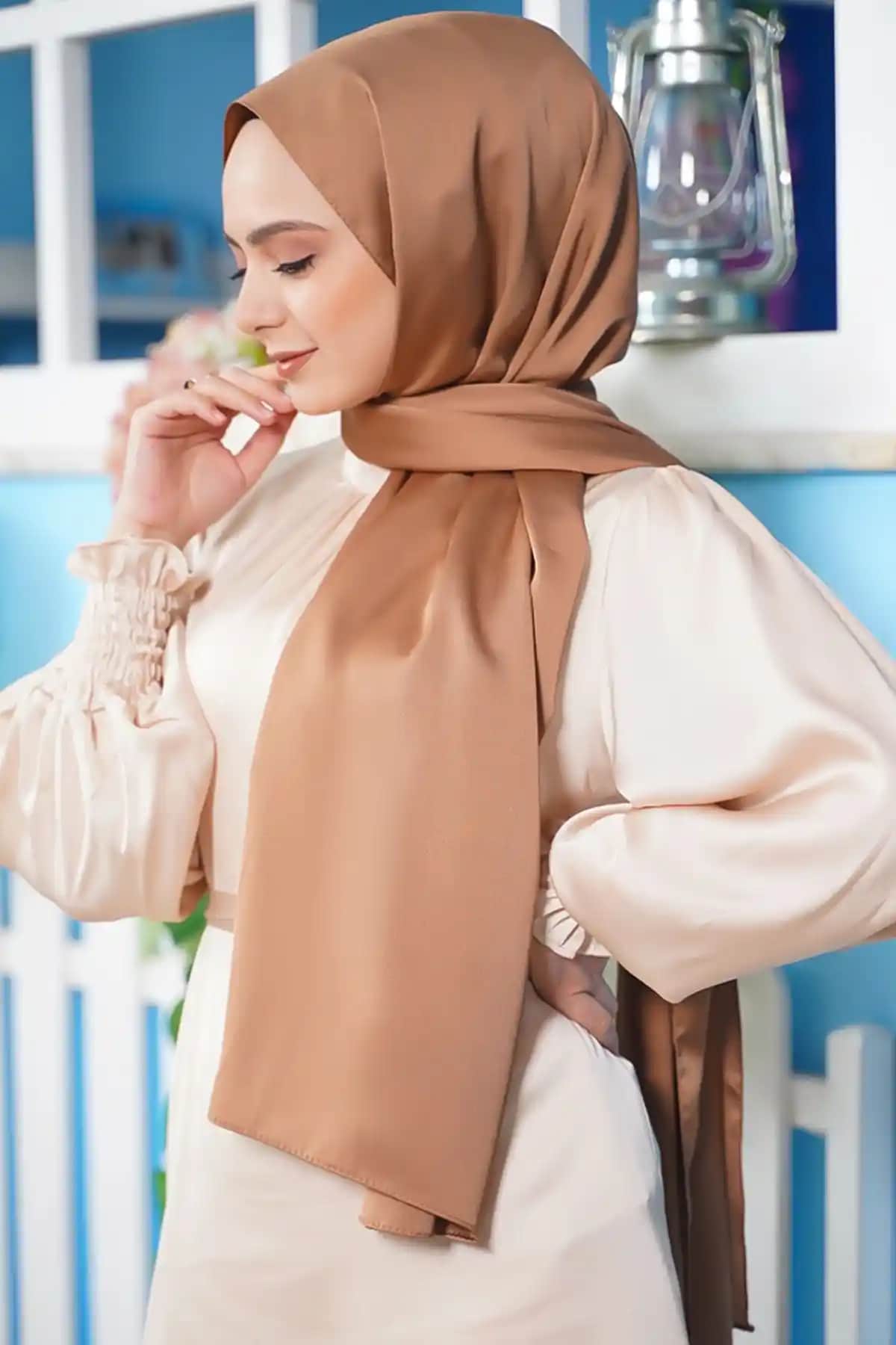 Dubai Şal: Lüks ve Zarafetin Simgesi Olarak Ayakkabı ve Aksesuarlarla Uyum Sağlayan Moda Detayı