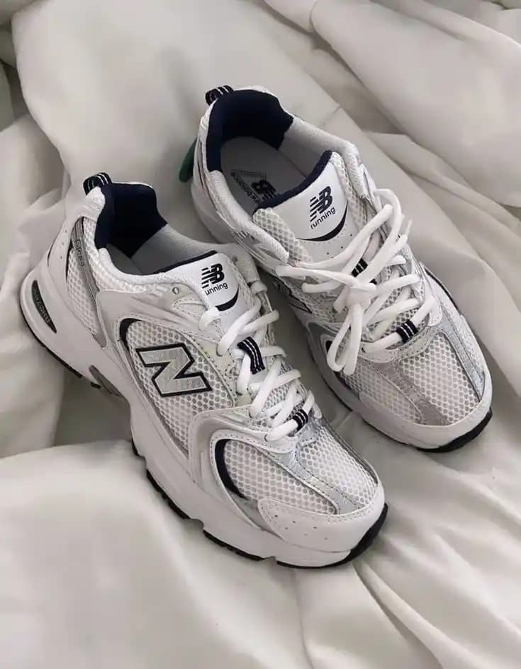 En İyi New Balance Modelleri: Konfor ve Şıklığın Buluştuğu Spor Ayakkabıları Rehberi