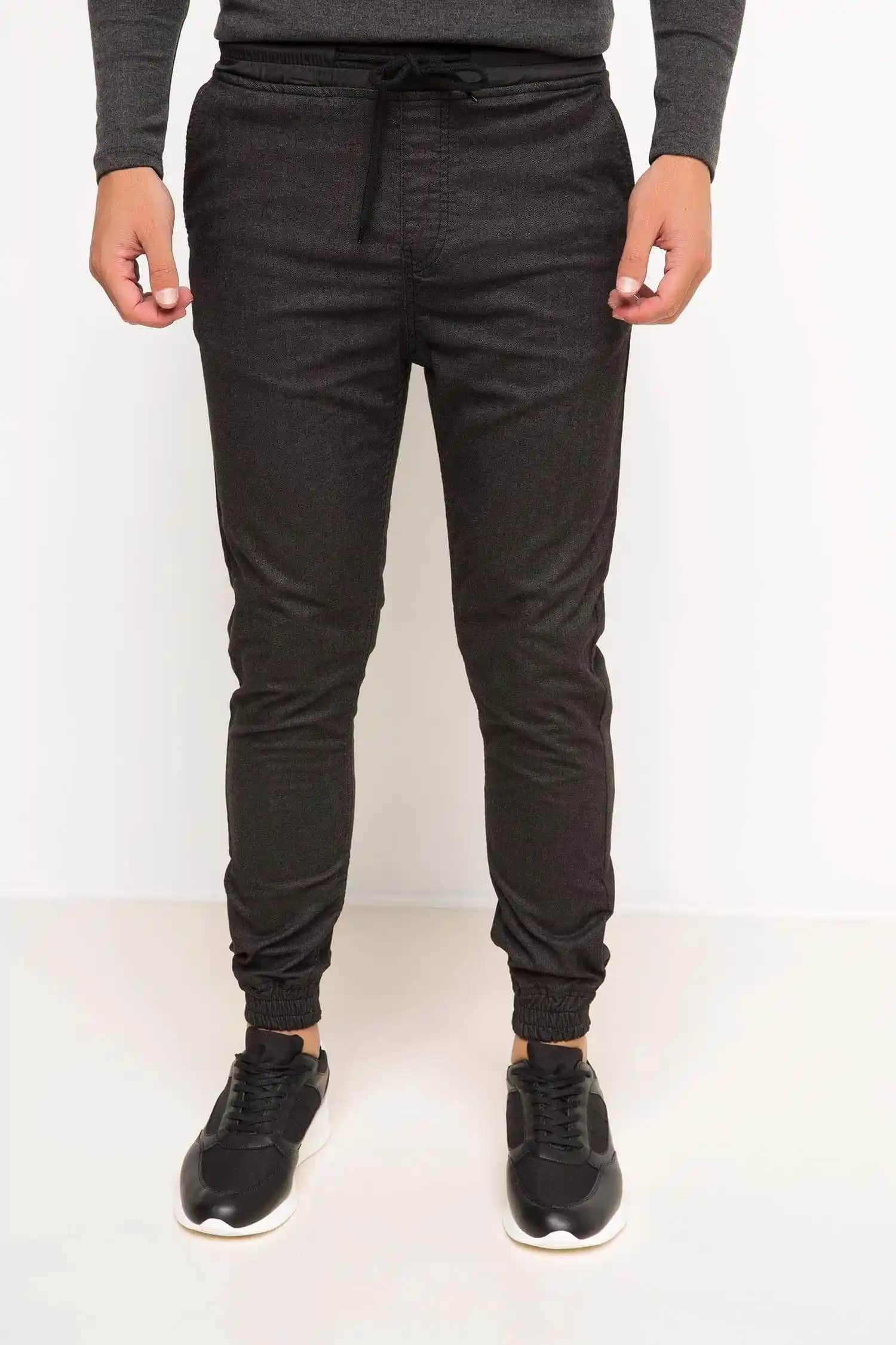 Eşofman Görünümlü Pantolonlar: Günlük Rahatlık ve Şıklık İçin Modern Moda Seçeneği