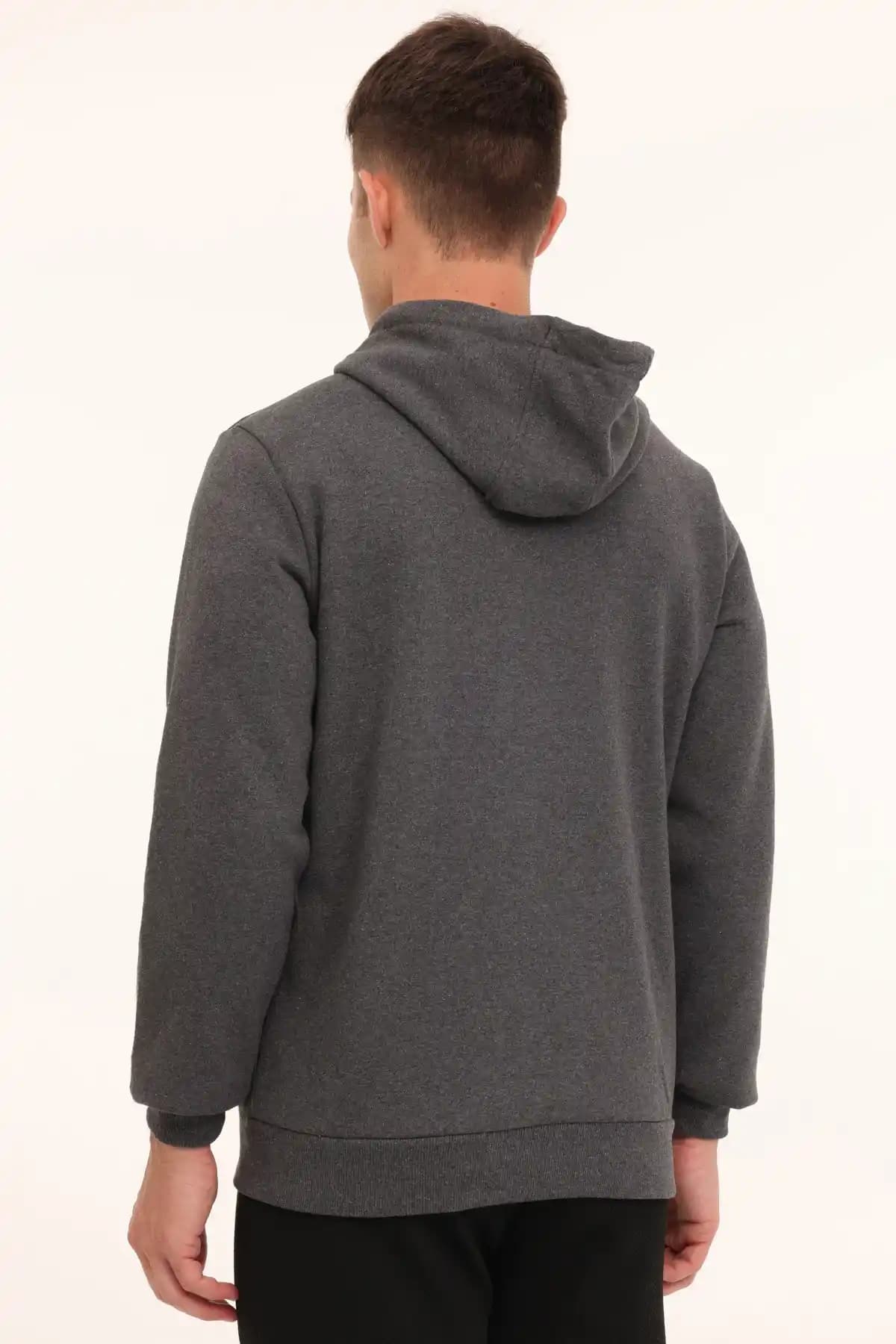 Eşofman Üstü Modası: Günlük ve Spor Şıklığını Yakalayan Trendler ve Kombinasyonlar