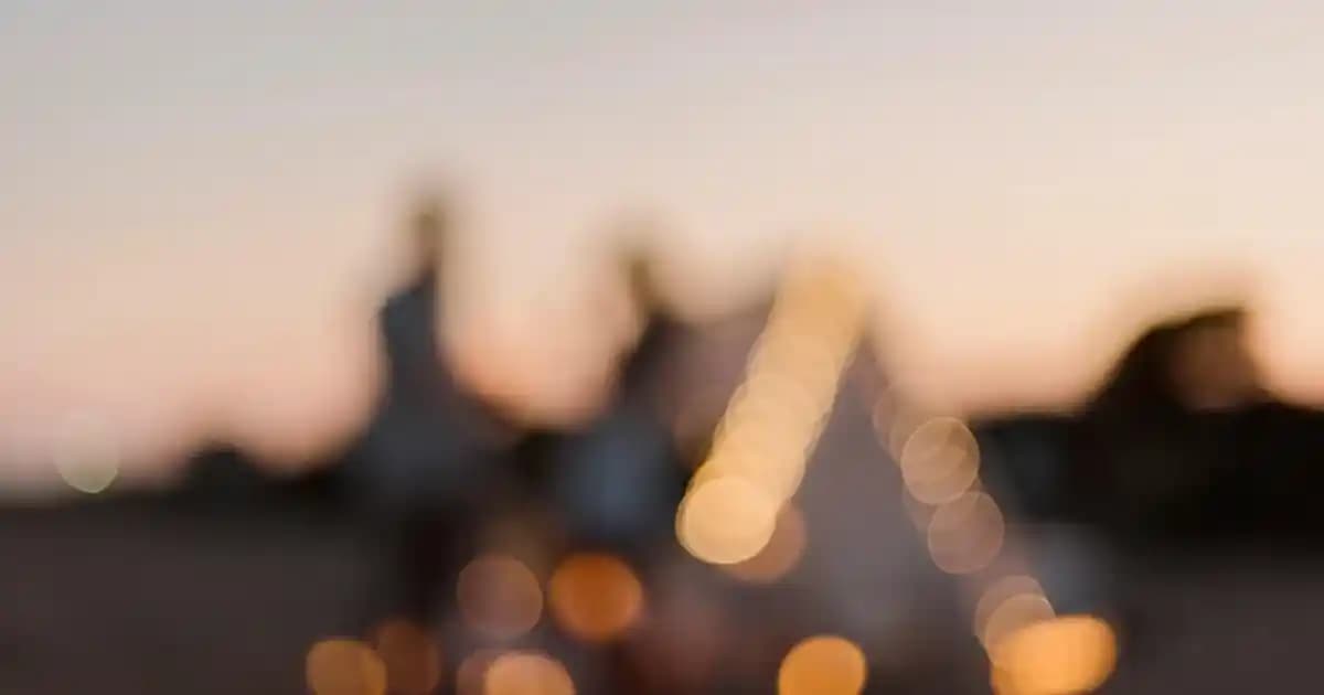 Eşofman Üstü ve Gömlek Kombini: Rahat ve Şık Tarzlar İçin Stil İpuçları