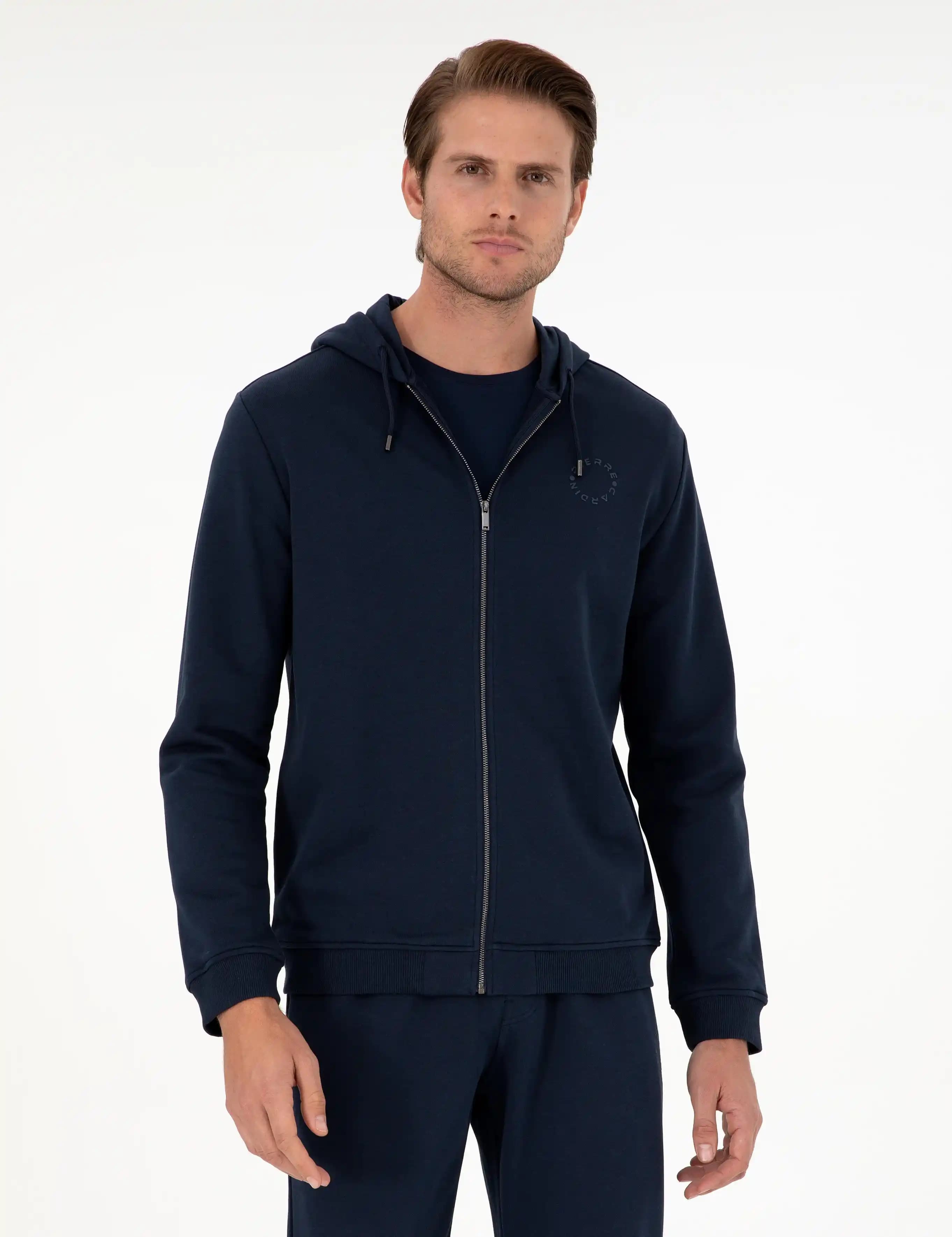 Fermuarlı Eşofman Üstleri: Günlük ve Spor Şıklığını Yansıtan Modern Tasarımlar