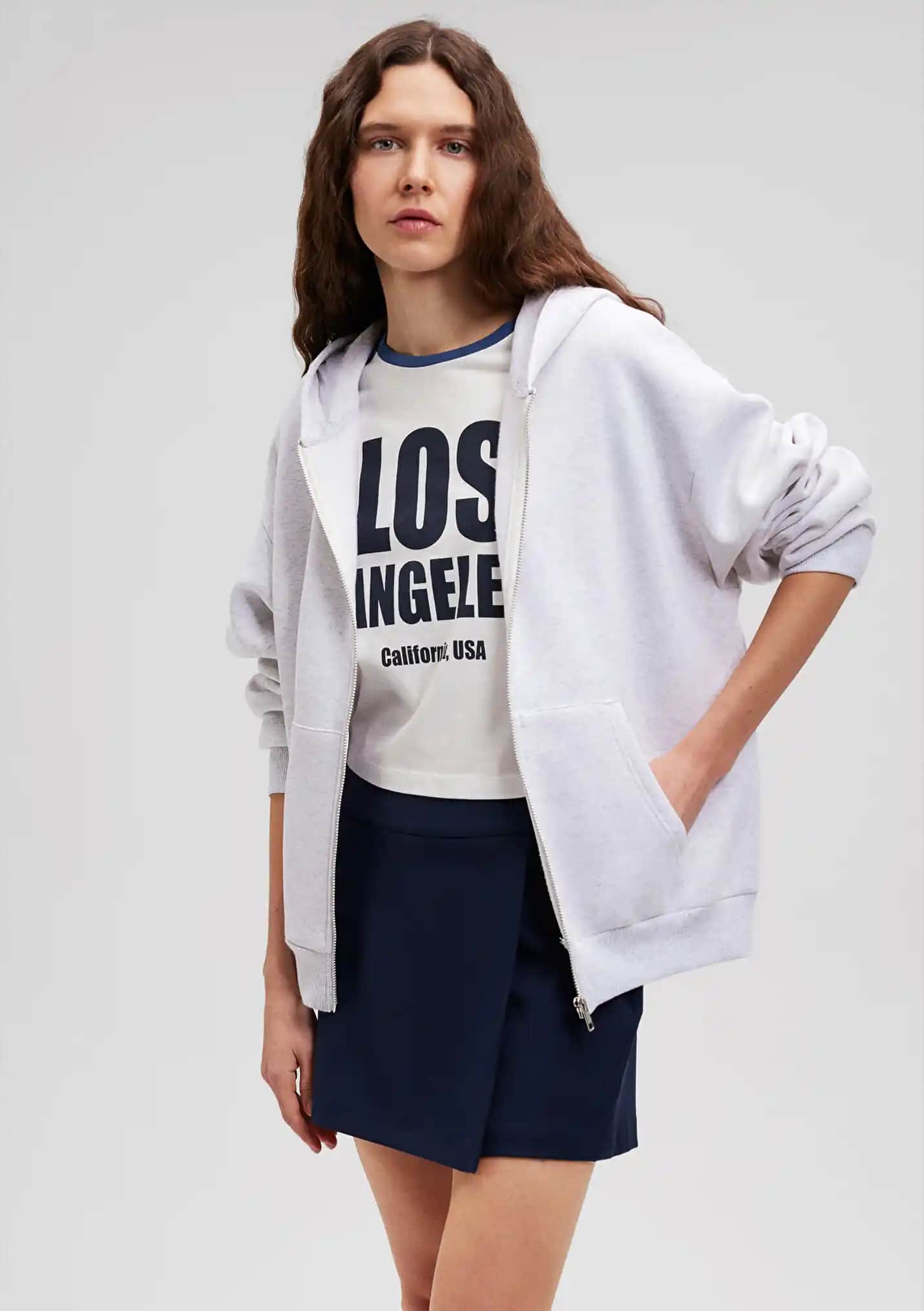 Fermuarlı Kapüşonluların Özellikleri ve Güncel Moda Trendleri Hakkında Bilgi