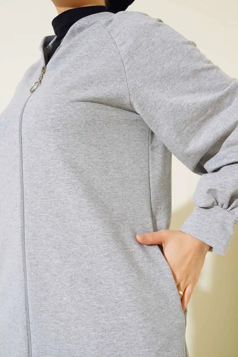 Fermuarlı Uzun Hırkalar: Şıklık ve Konforu Bir Arada Sunan Kış Giyim Parçası