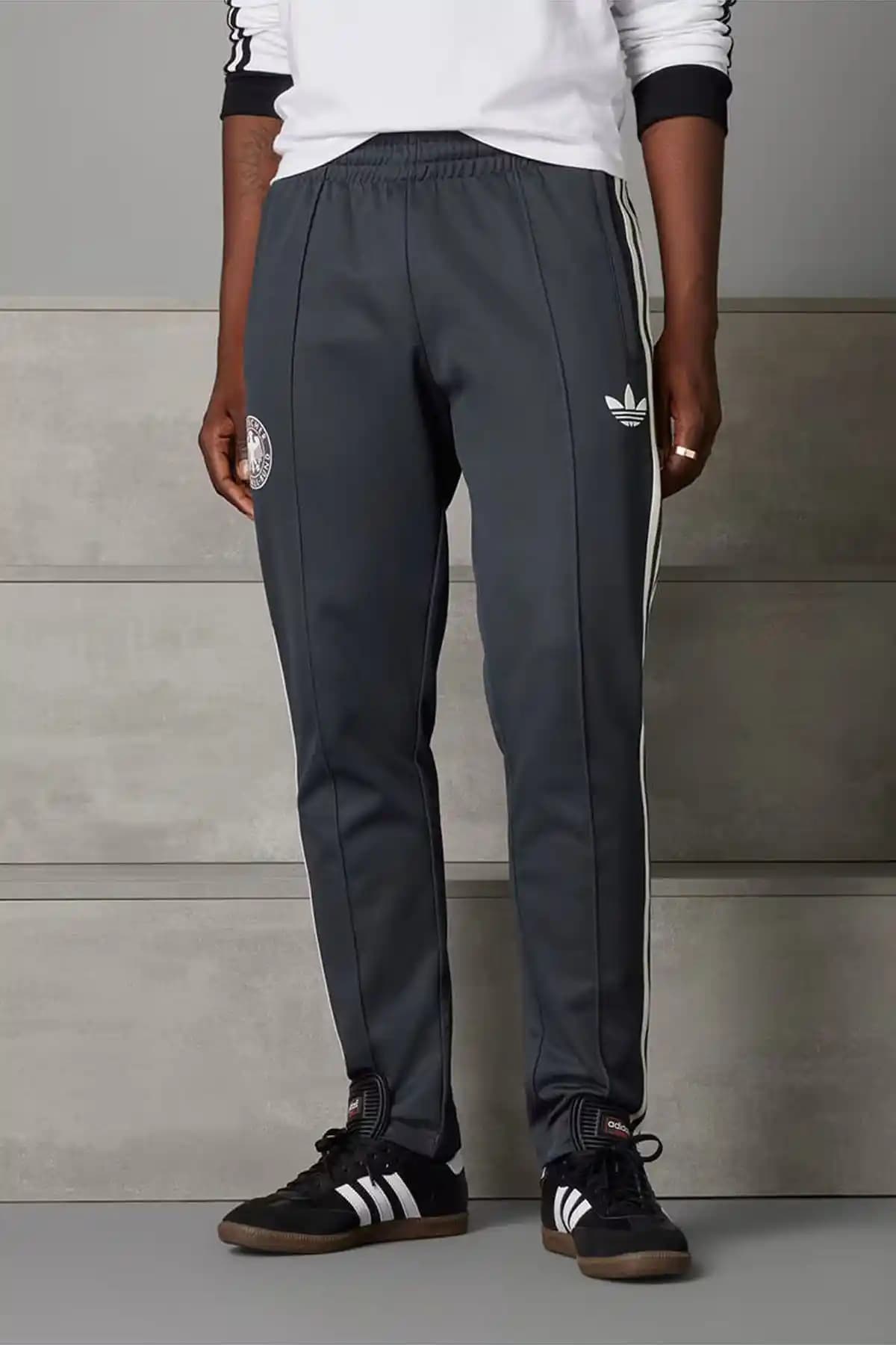 Futbol Eşofman Altları: Spor ve Moda Dünyasının Vazgeçilmez Parçası