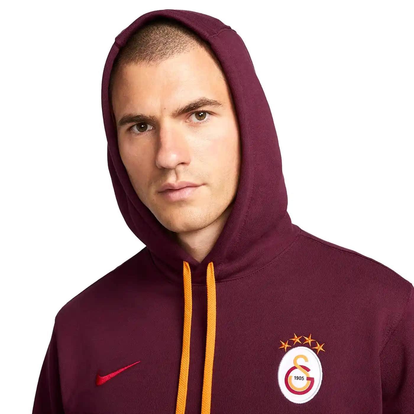 Galatasaray Nike Sweatshirtleri: Spor ve Moda Tutkunları İçin Modern Tasarımlar