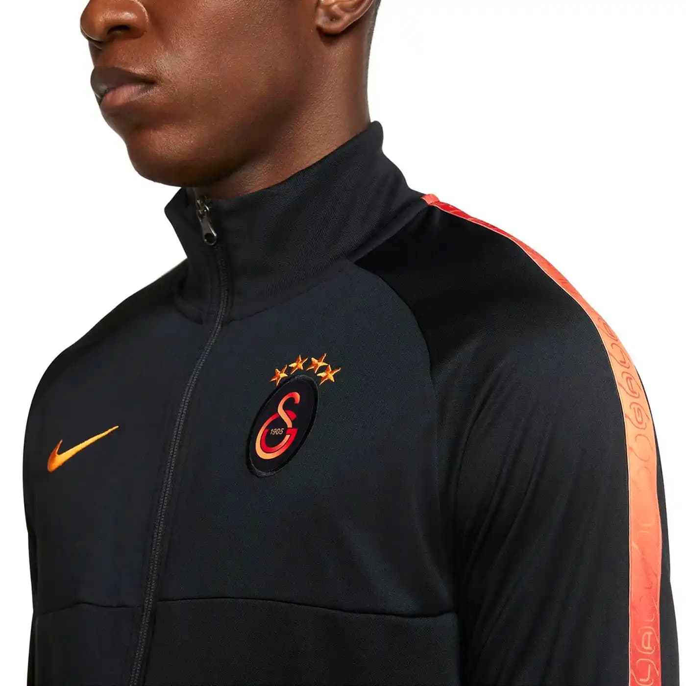 Galatasaray Siyah Ceketleri: Şıklık ve Taraftar Tutkusunu Yansıtan Modern Tasarımlar