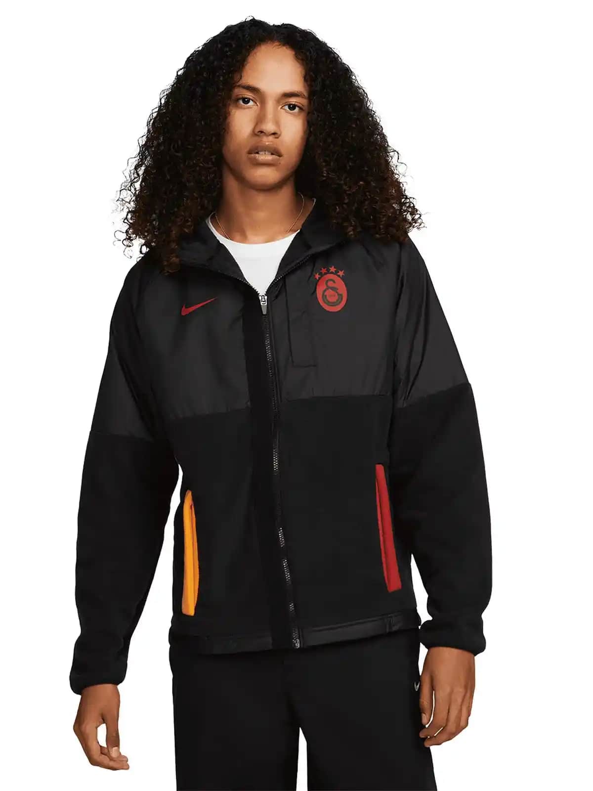 Galatasaray ve Nike İşbirliğiyle Modern ve Şık Spor Ceketleri Koleksiyonu