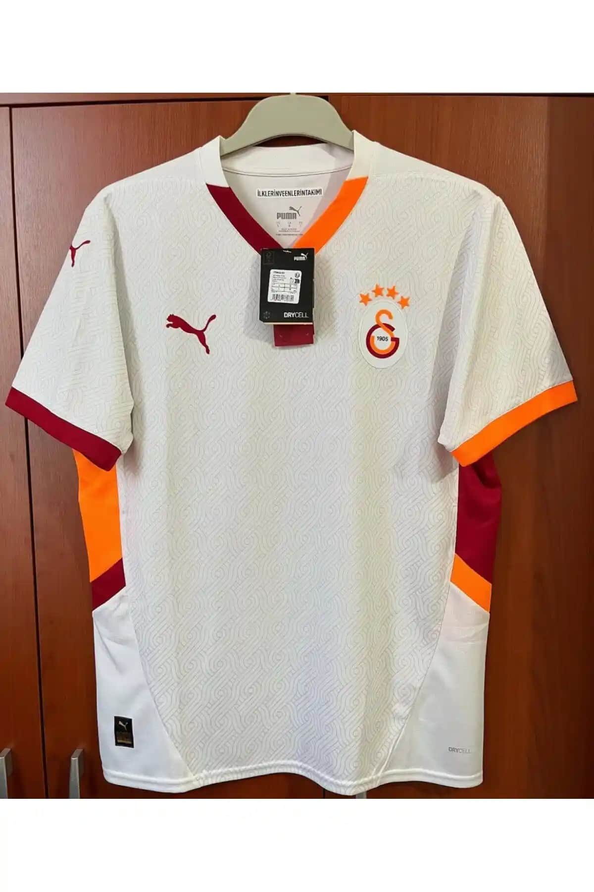 Galatasaray Yeni Sezon Forma Renkleri ve Moda Uyumuyla Şıklık Yaratın