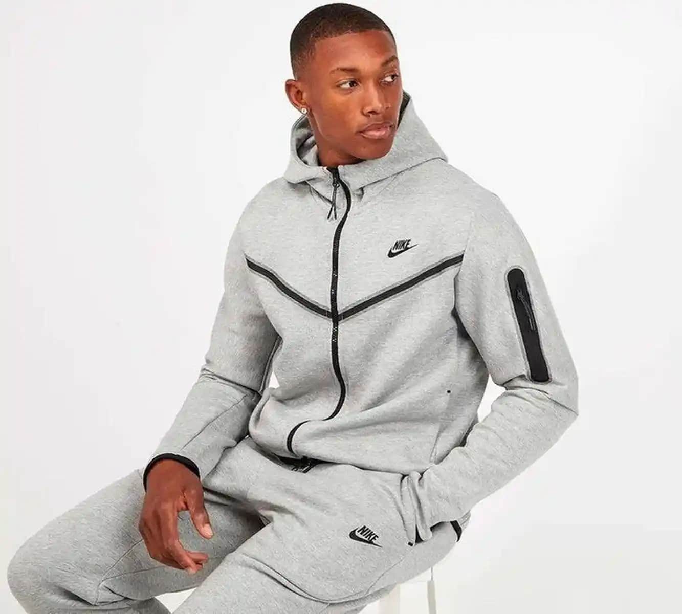 Gri Nike Tech Fleece ile Modern ve Konforlu Spor Giyim Trendleri
