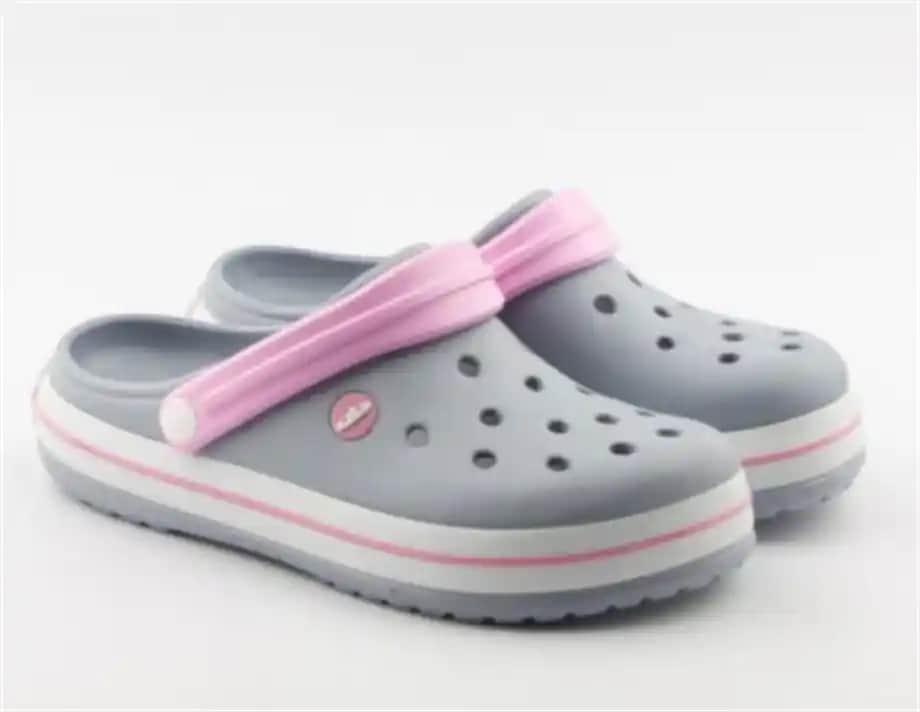 Gri Pembe Crocs Modelleri ve Trendleri: Rahatlık ve Şıklığın Buluştuğu Seçenekler