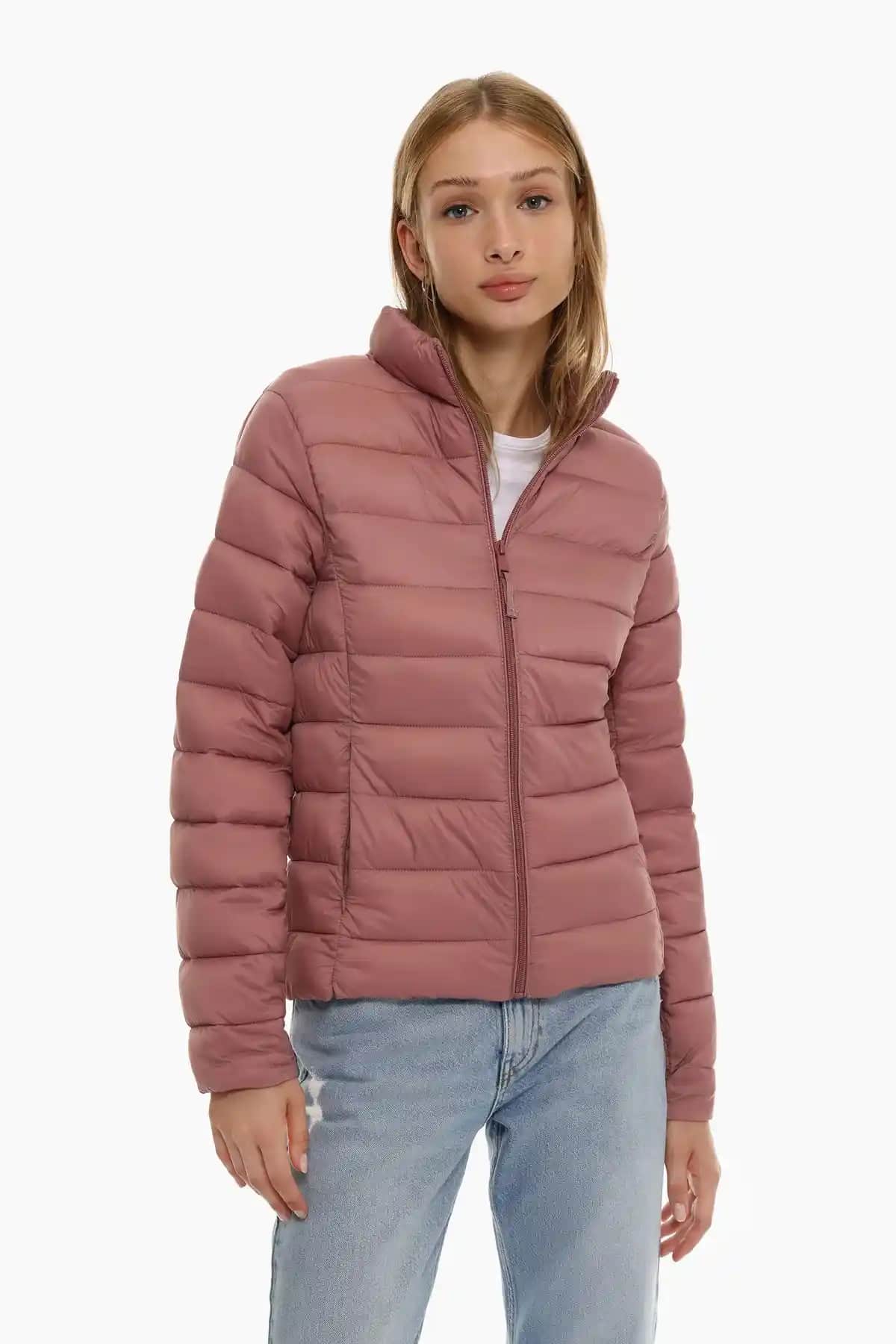 Hafif Şişme Montlar: Kışa Hazırlıkta Şıklık ve Konfor Bir Arada