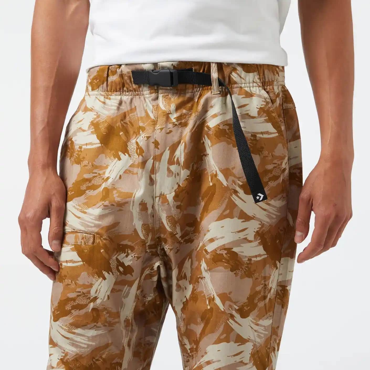 Hardal Rengi Converse Ayakkabılar: Moda ve Kombinasyon İpuçları