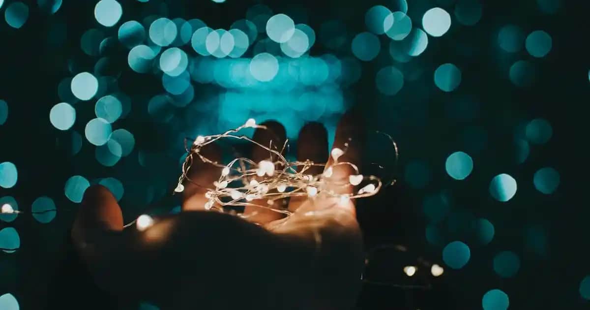 Hummel ve Acne Markalarıyla Şıklık ve Konforu Bir Arada Sunan Ayakkabı Seçenekleri