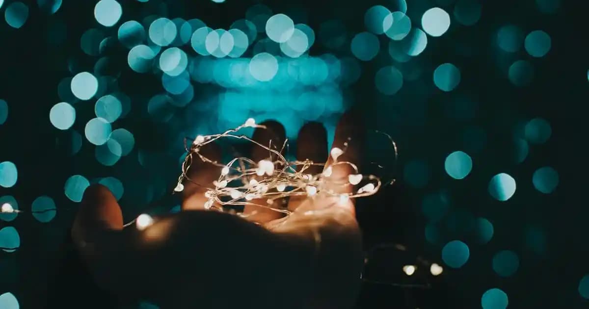 Hummel ve Acne Markalarıyla Şıklık ve Konforu Bir Arada Sunan Ayakkabı Seçenekleri