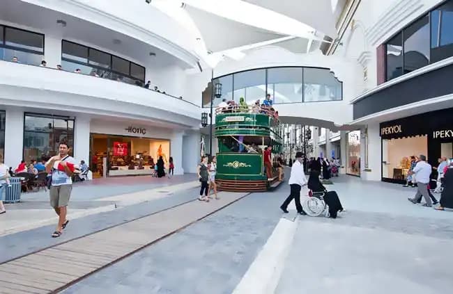 İstanbul'da Ayakkabı ve Aksesuar Seçenekleri: Moda ve Konforun Merkezi