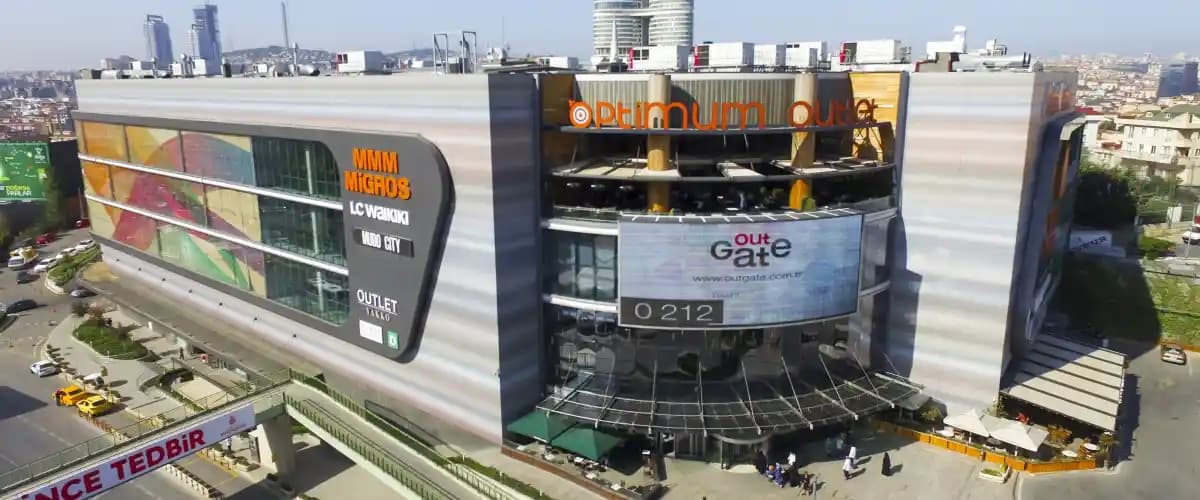 İstanbul Optimum Outlet'te Ayakkabı ve Aksesuar Alışverişinde Dikkat Edilmesi Gerekenler ve En İyi Markalar