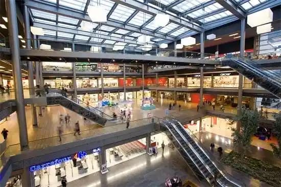 İstanbul Pelican AVM'de Güncel Ayakkabı ve Aksesuar Trendleri ve Alışveriş İpuçları