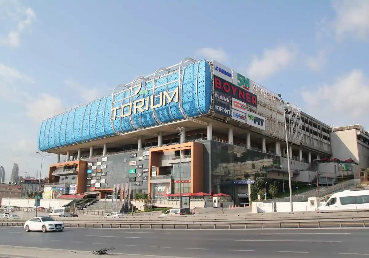 İstanbul Torium Alışveriş Merkezi: Ayakkabı ve Aksesuar Trendlerini Keşfedin