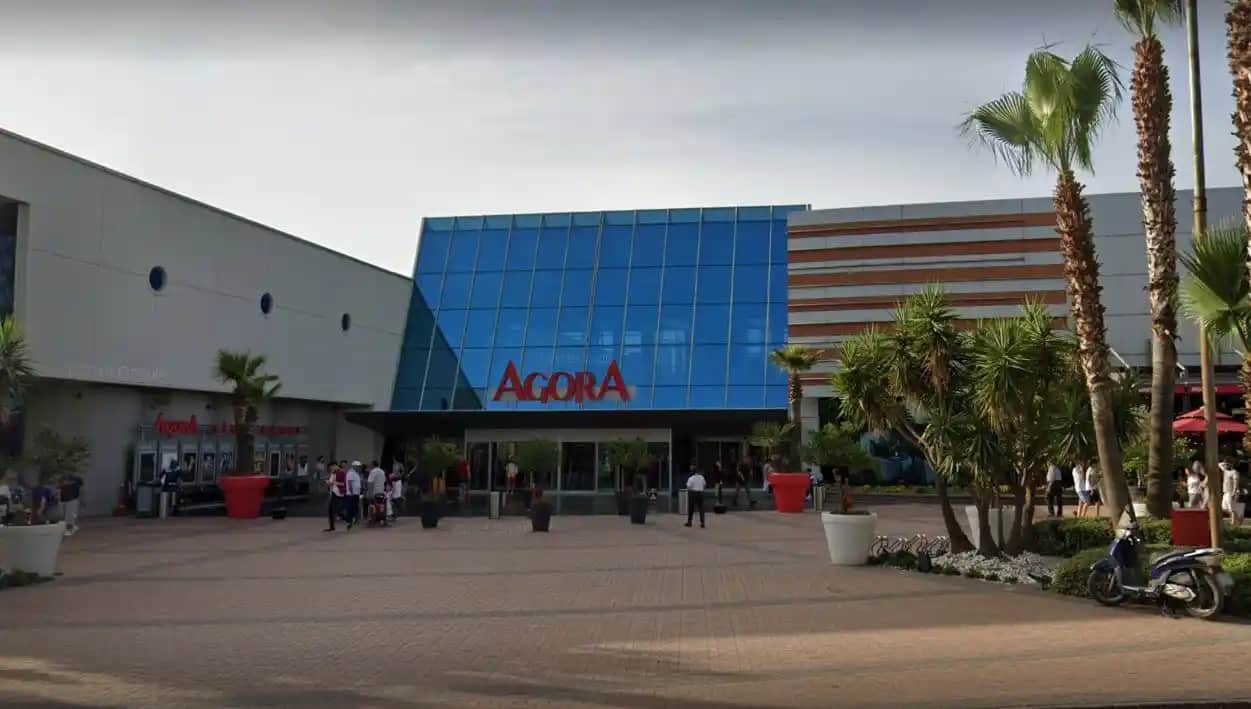 İzmir Agora AVM'de Ayakkabı ve Aksesuar Seçenekleriyle Modern Alışveriş Deneyimi